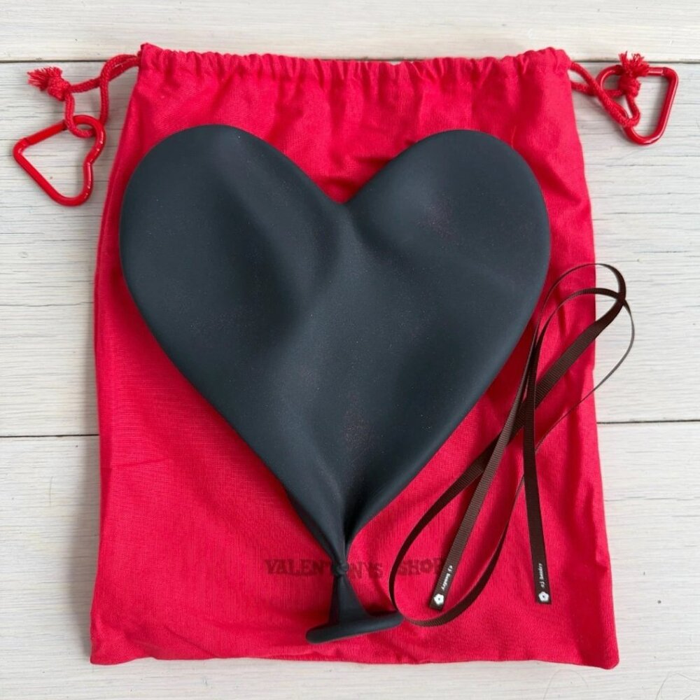 Cj Hendry Deflated Heart Balloon Sculpture - Black